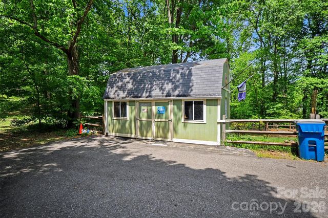 814 S Main Street, Mount Holly, NC 28120