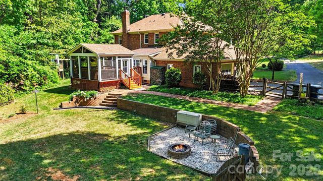 814 S Main Street, Mount Holly, NC 28120