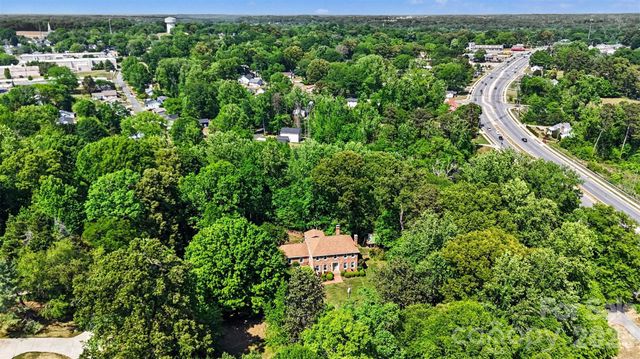 814 S Main Street, Mount Holly, NC 28120
