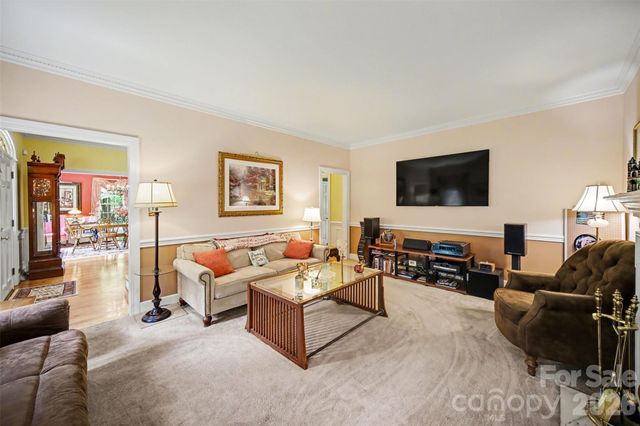814 S Main Street, Mount Holly, NC 28120
