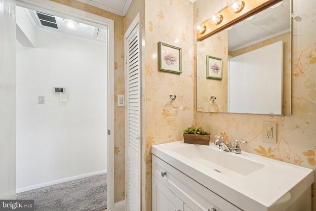 201 LILLIAN AVE, Hamilton, NJ 08610