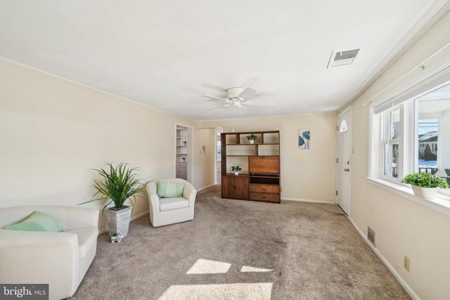 201 LILLIAN AVE, Hamilton, NJ 08610