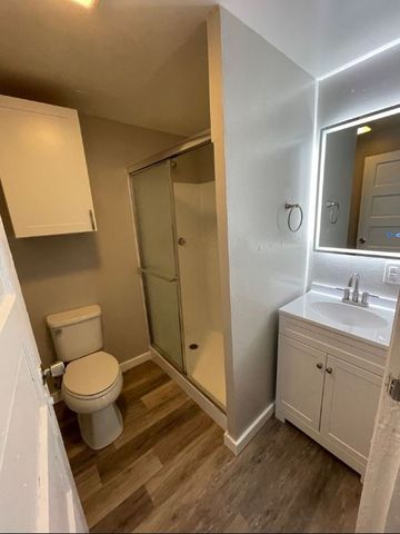 526 E 8th Ave, Munhall, PA 15120