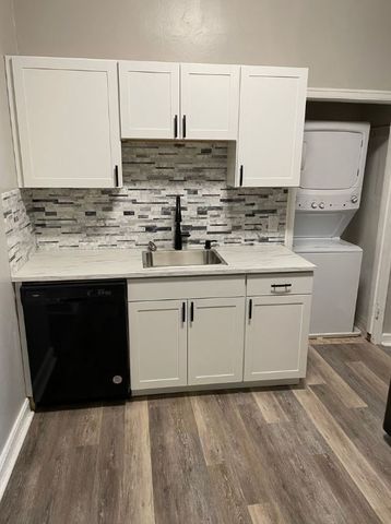 526 E 8th Ave, Munhall, PA 15120