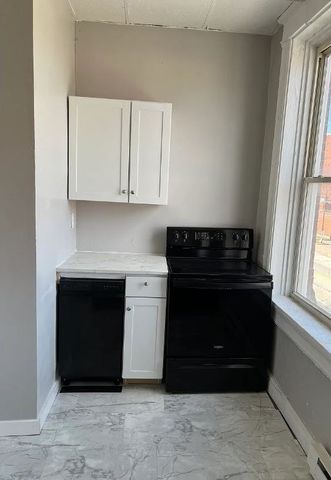 526 E 8th Ave, Munhall, PA 15120