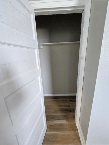 526 E 8th Ave, Munhall, PA 15120