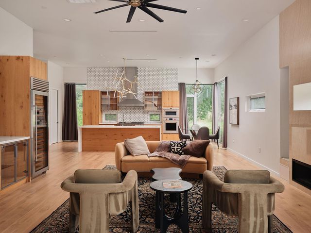 2476 Waymaker WAY, Austin, TX 78746