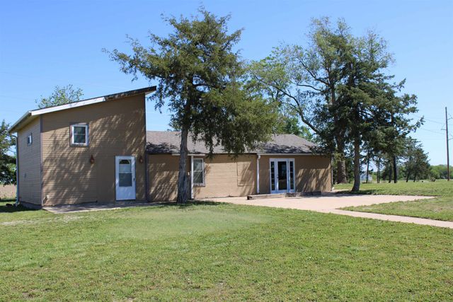 2120 S Holmes Rd., Salina, KS 67401