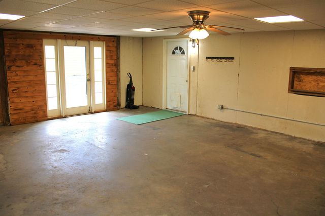 2120 S Holmes Rd., Salina, KS 67401