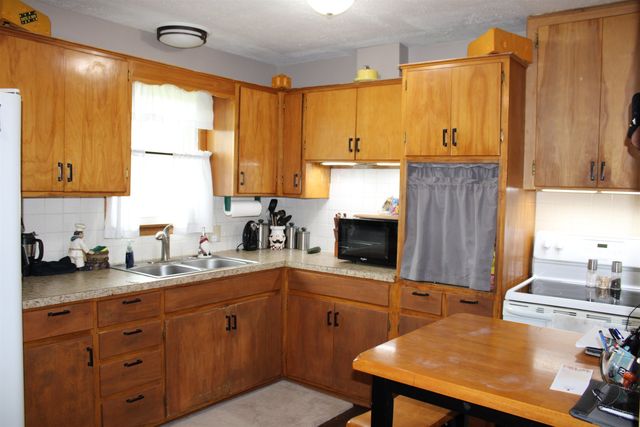 2120 S Holmes Rd., Salina, KS 67401
