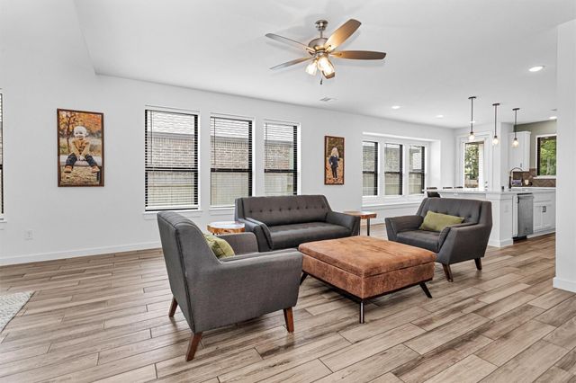 335 Great Hills Drive, Montgomery, TX 77316