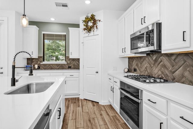 335 Great Hills Drive, Montgomery, TX 77316