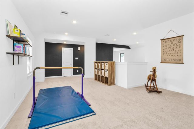 335 Great Hills Drive, Montgomery, TX 77316