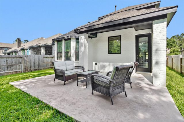 335 Great Hills Drive, Montgomery, TX 77316