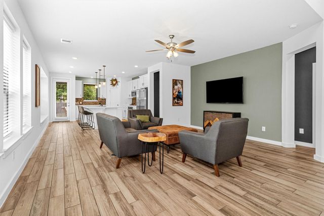 335 Great Hills Drive, Montgomery, TX 77316