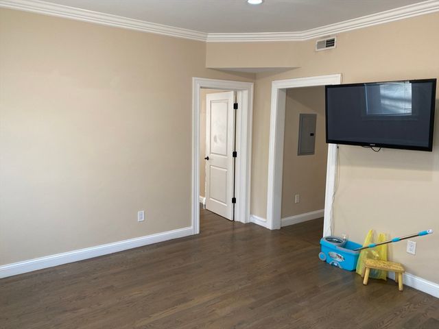 8 Buckley Ave 2, Boston, MA 02130