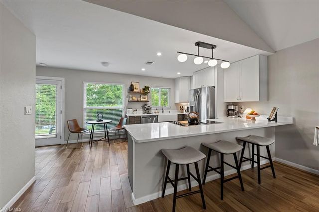 843 Palm View DR 25, Naples, FL 34110