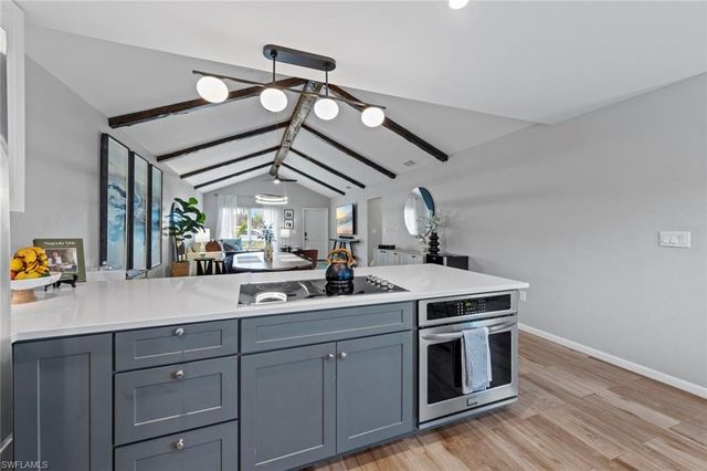 843 Palm View DR 25, Naples, FL 34110