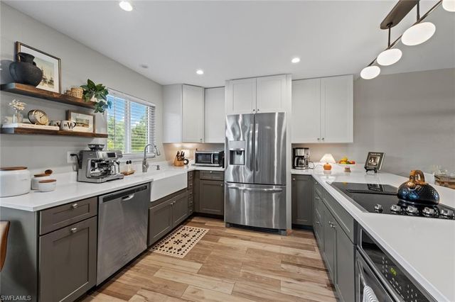 843 Palm View DR 25, Naples, FL 34110