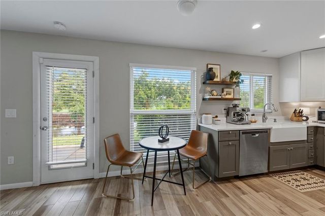 843 Palm View DR 25, Naples, FL 34110