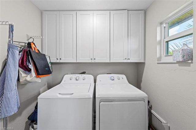 843 Palm View DR 25, Naples, FL 34110