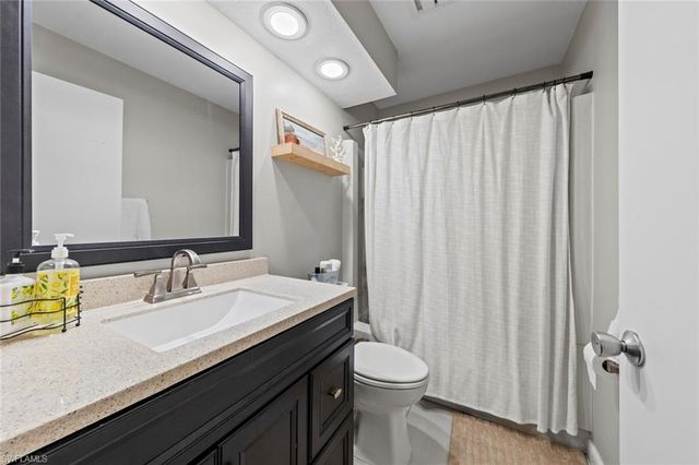 843 Palm View DR 25, Naples, FL 34110