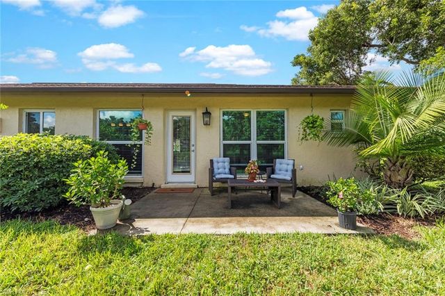 843 Palm View DR 25, Naples, FL 34110