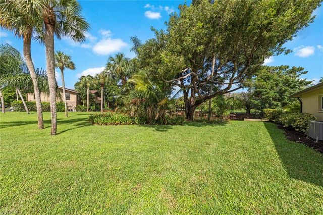843 Palm View DR 25, Naples, FL 34110