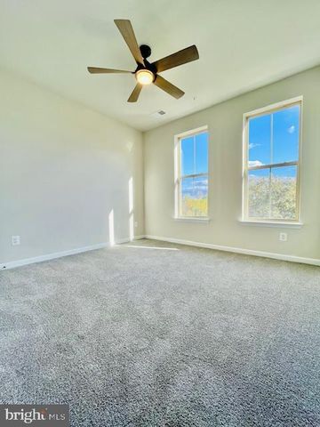 1014 GALENA TER NE, Leesburg, VA 20176