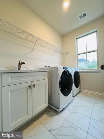 1014 GALENA TER NE, Leesburg, VA 20176