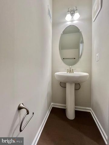 1014 GALENA TER NE, Leesburg, VA 20176