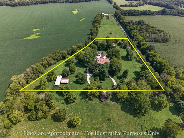 135 Clayton Ln, Fayetteville, TN 37334