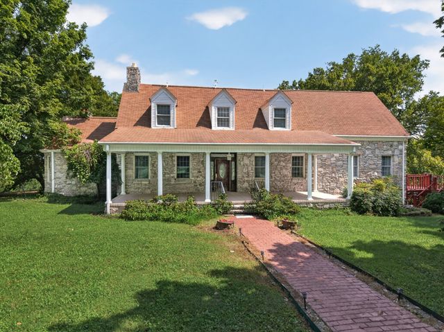 135 Clayton Ln, Fayetteville, TN 37334