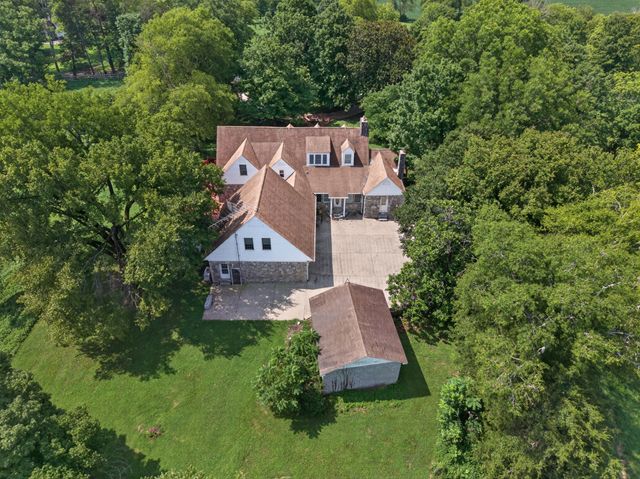 135 Clayton Ln, Fayetteville, TN 37334