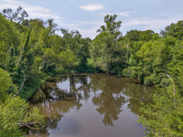 135 Clayton Ln, Fayetteville, TN 37334