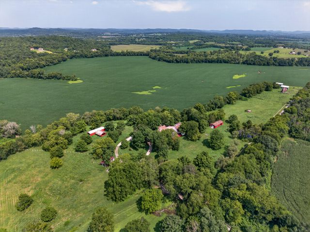 135 Clayton Ln, Fayetteville, TN 37334