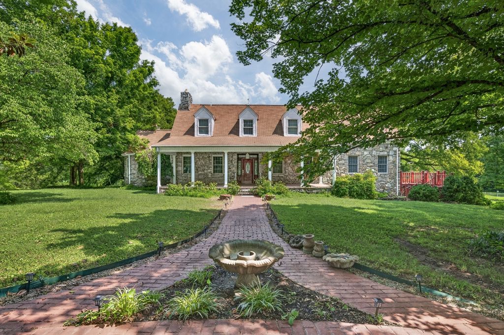 135 Clayton Ln, Fayetteville, TN 37334