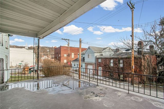 17 Locust St, Etna, PA 15223