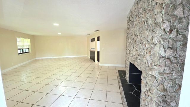 10390 NW 36th St, Coral Springs, FL 33065