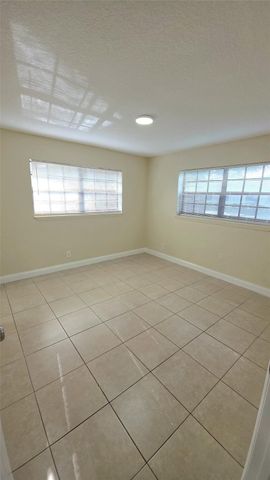 10390 NW 36th St, Coral Springs, FL 33065