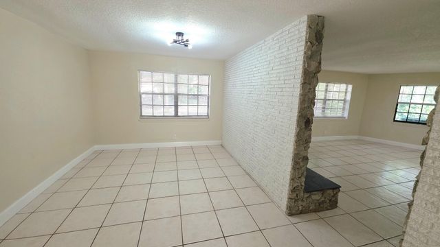 10390 NW 36th St, Coral Springs, FL 33065