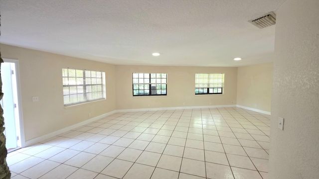 10390 NW 36th St, Coral Springs, FL 33065