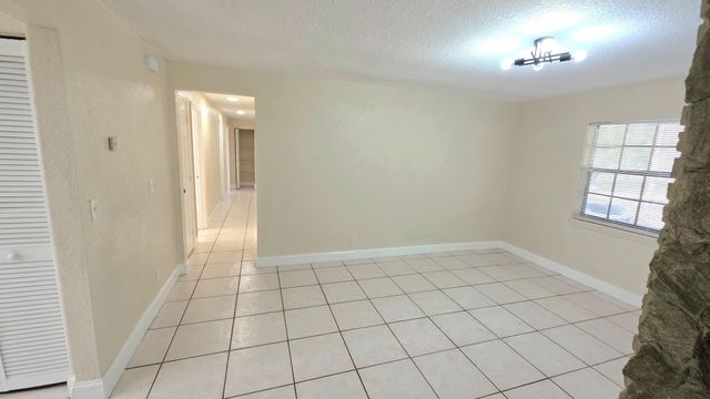 10390 NW 36th St, Coral Springs, FL 33065