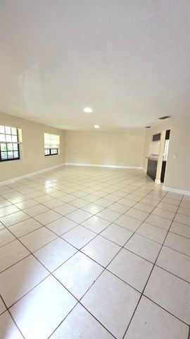 10390 NW 36th St, Coral Springs, FL 33065