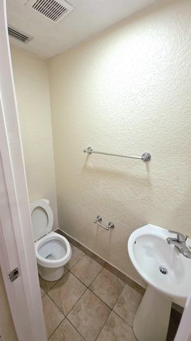 10390 NW 36th St, Coral Springs, FL 33065