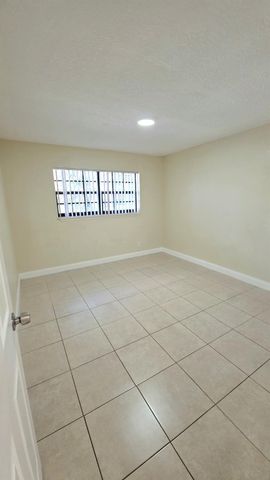 10390 NW 36th St, Coral Springs, FL 33065