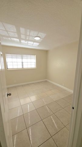 10390 NW 36th St, Coral Springs, FL 33065