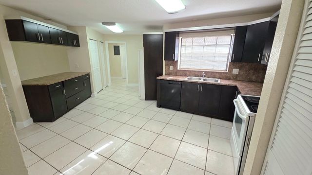 10390 NW 36th St, Coral Springs, FL 33065