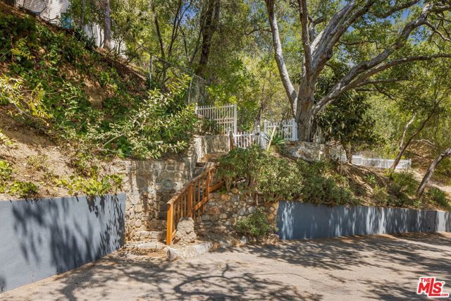 11349 Canton Drive, Studio City (los Angeles), CA 91604