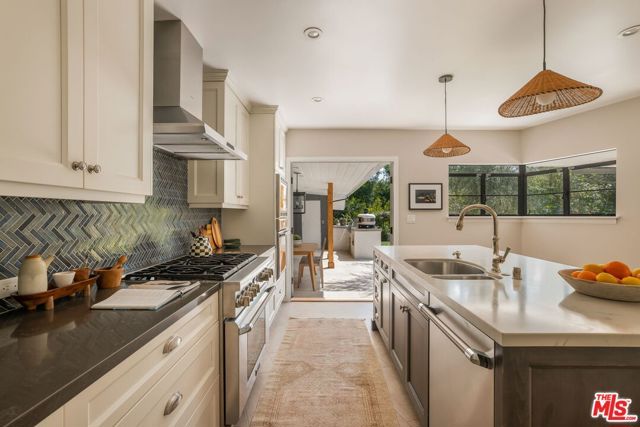 11349 Canton Drive, Studio City (los Angeles), CA 91604